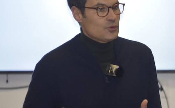 Florent Hamon, Praticien EMDR, Hypnothérapeute et Infirmier Anesthésiste à Paris.